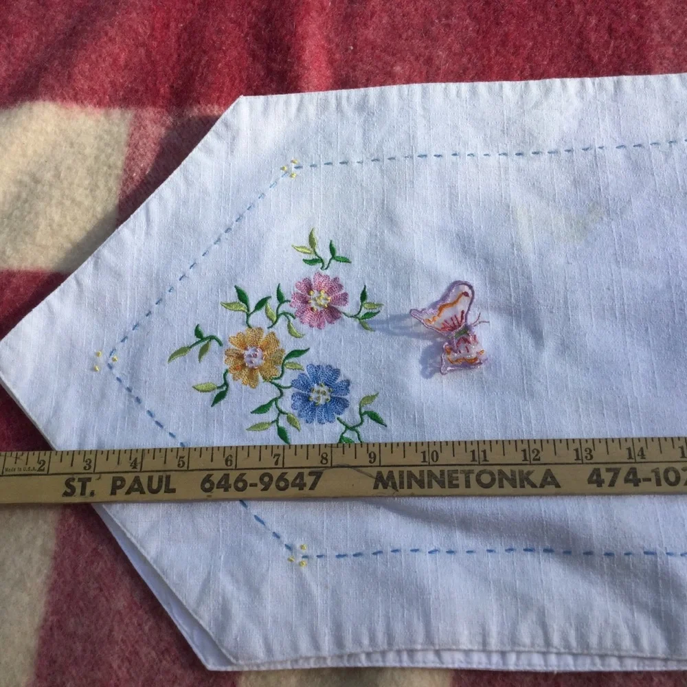 🦋 FLORAL TABLERUNNER w/BEAUTIFUL BUTTERFLIES
